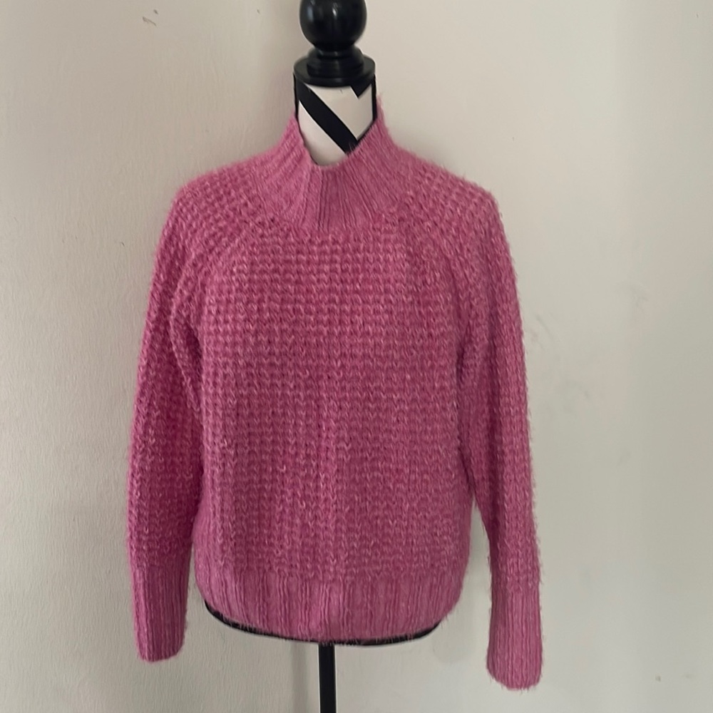 Women pink sweater